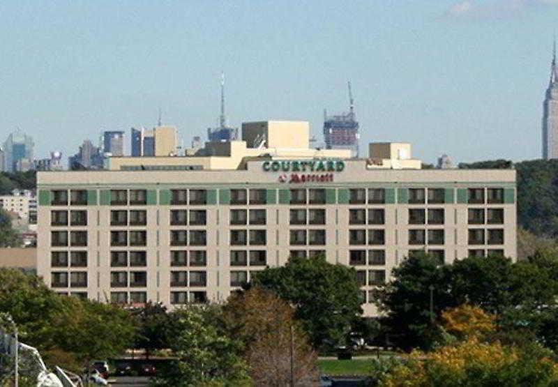 Готель Courtyard By Marriott Secaucus Meadowlands Екстер'єр фото