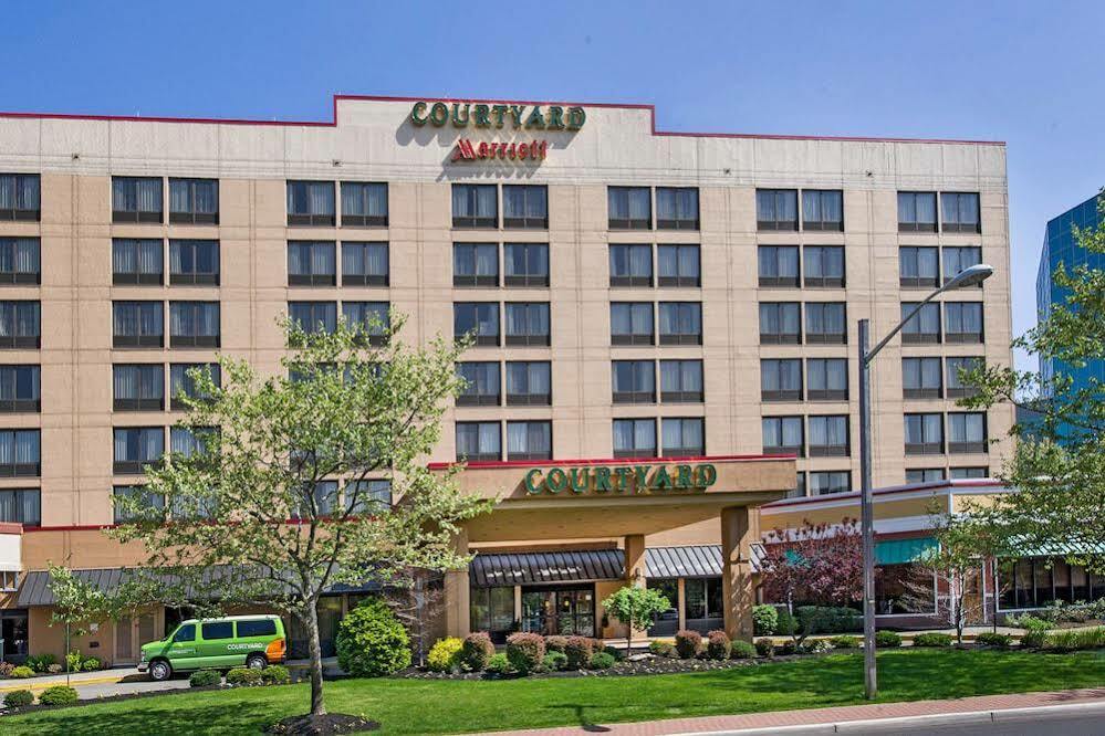 Готель Courtyard By Marriott Secaucus Meadowlands Екстер'єр фото